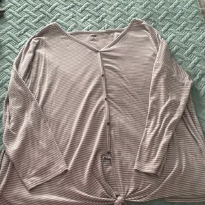 Evri long sleeve 3x grey and white blouse.